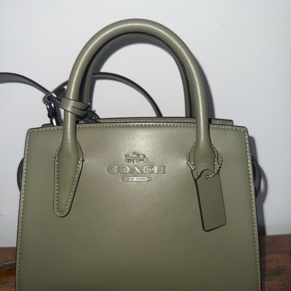Coach Green Satchel with Structured Design and Versatile Straps - Picture 2 of 6